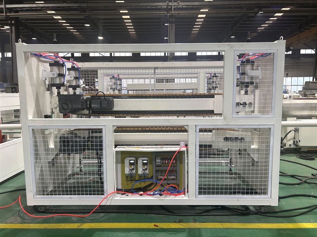 Twin die head for double cavity pipe extrusion - BENK Machinery