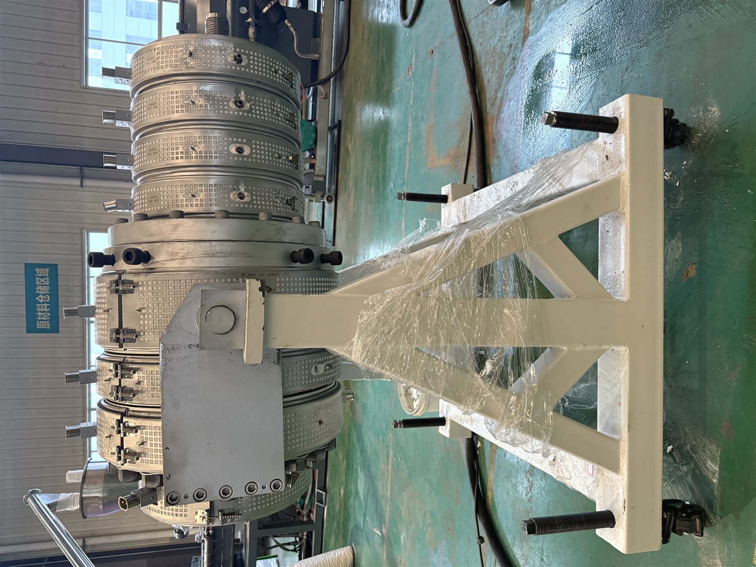 Cooling tank interior - inline pipe supports - BENK Machinery