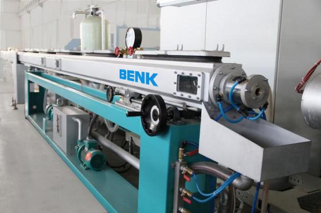 Vacuum calibration tank on a BENK MACHINE drip tape line